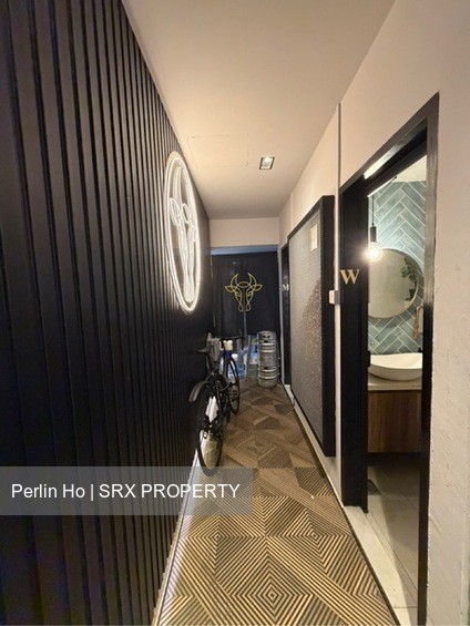 Maju Avenue (D19), Retail #635915491